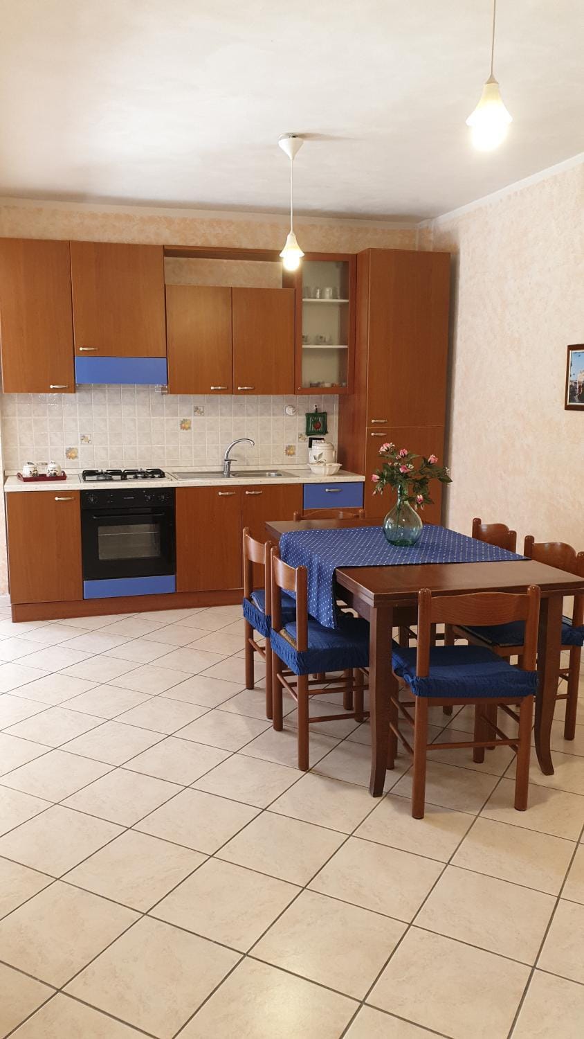 Kitchen or kitchenette, Decorative detail, Dining area