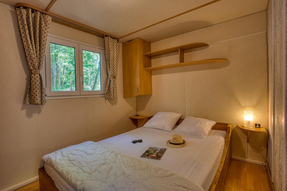 Camping Glamping Le Pech Charmant Campground/ 
RV Resort in Occitanie