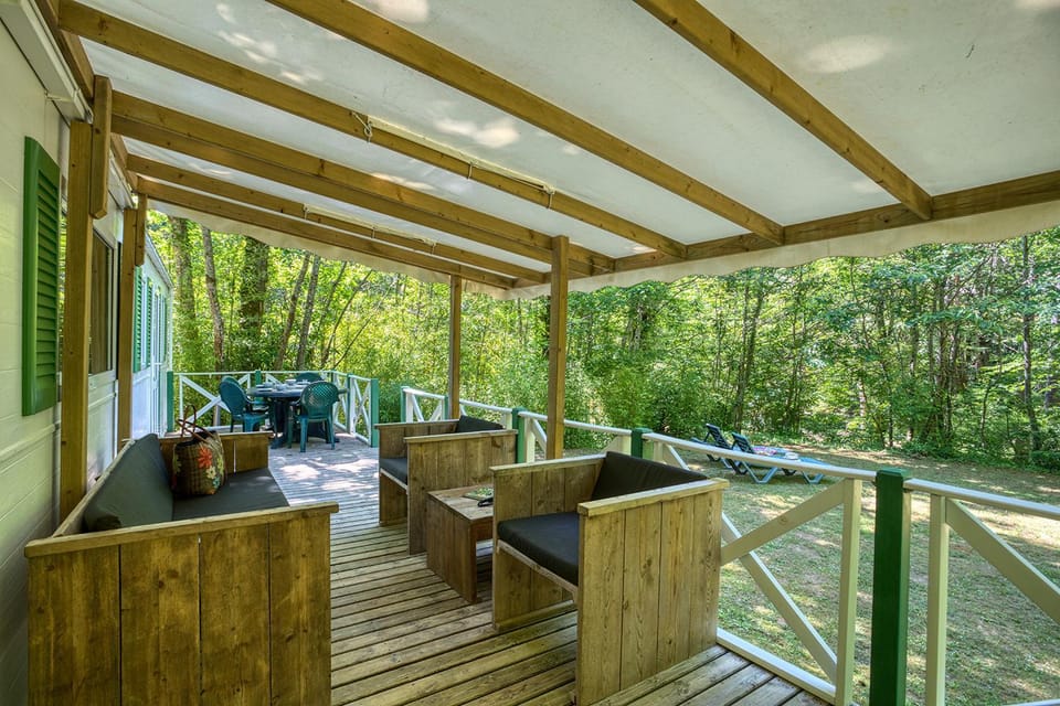 Camping Glamping Le Pech Charmant Campground/ 
RV Resort in Occitanie