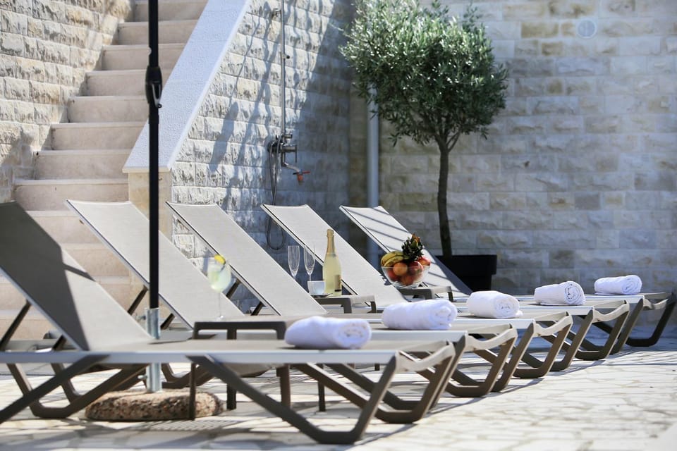 Patio, Seating area, sunbed