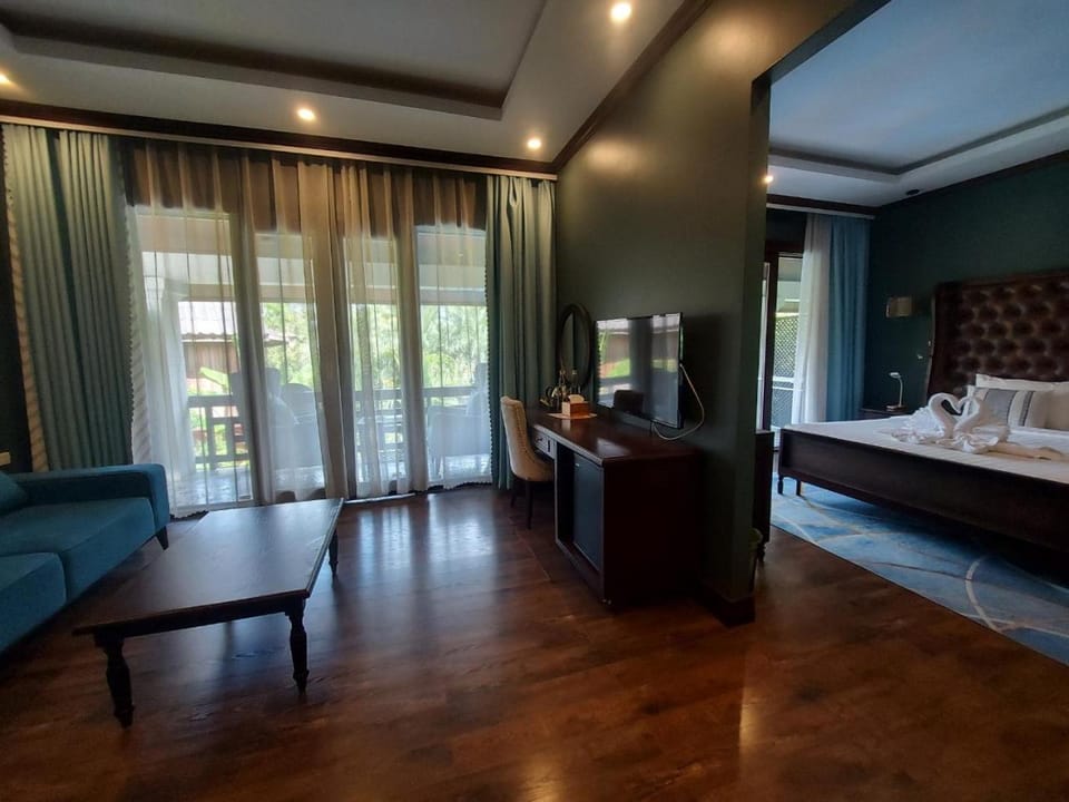 Bed, Living room, Photo of the whole room, Bedroom