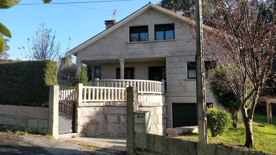 A Cachada de Dorrón House in O Morrazo