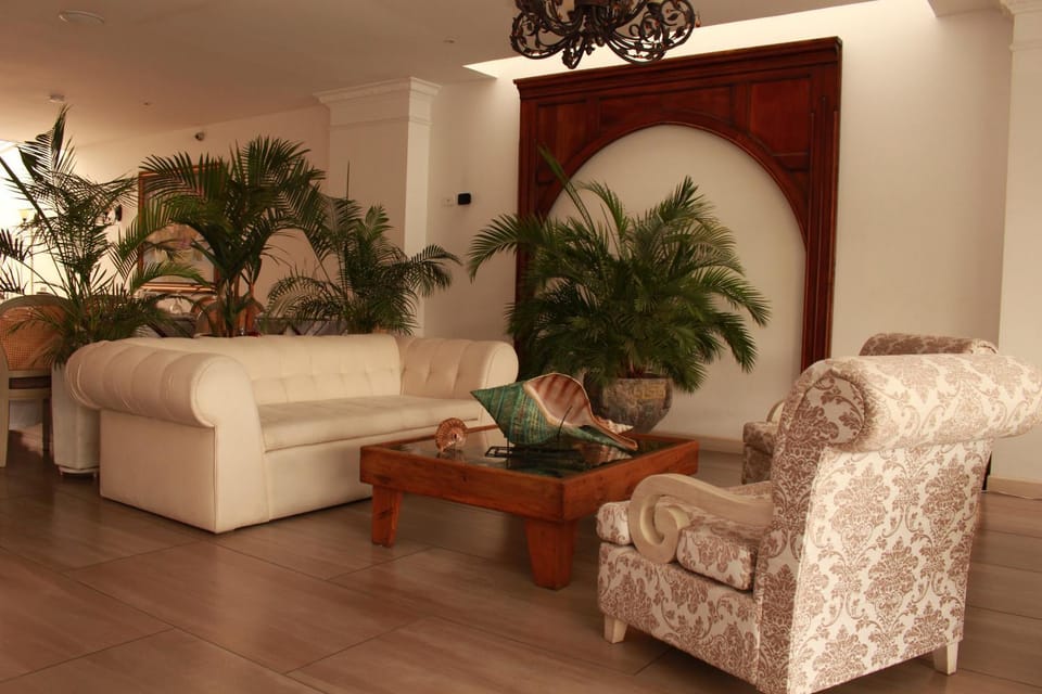 Communal lounge/ TV room