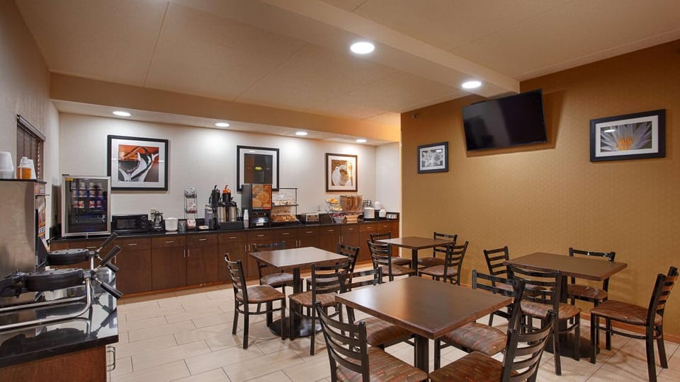Restaurant/places to eat, Dining area, On site