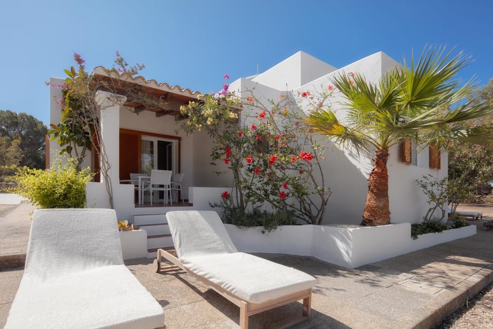 Property building, Garden, Garden view, sunbed