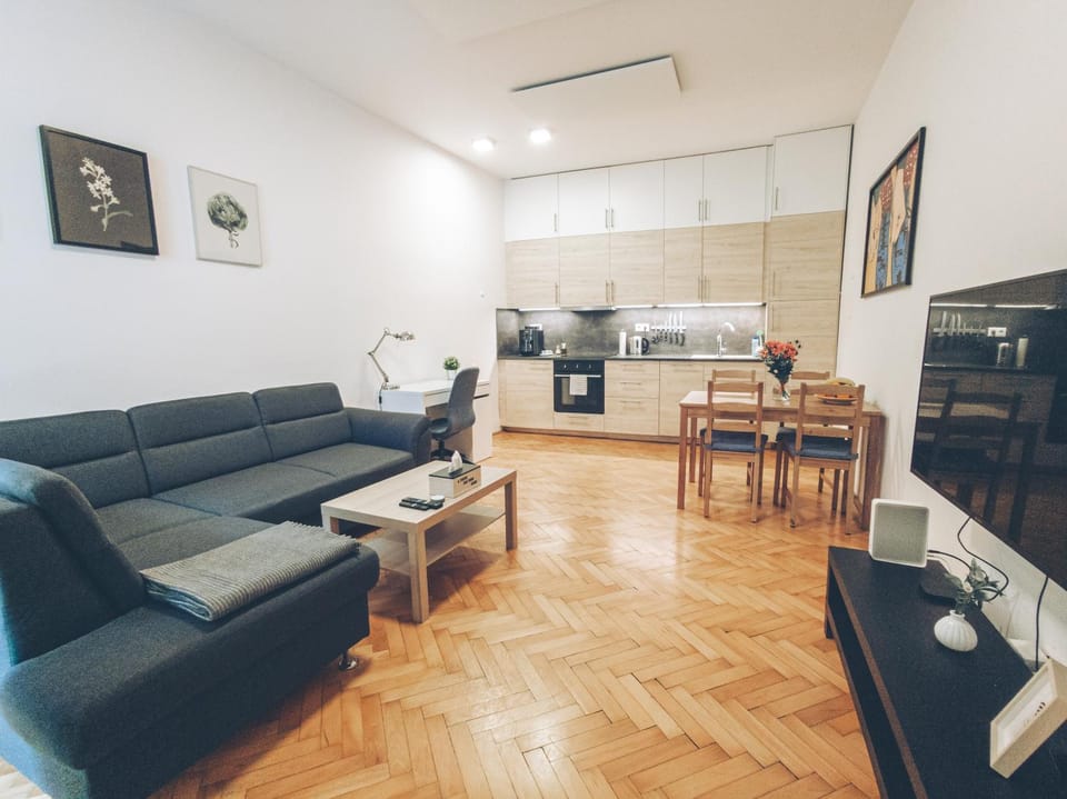 Kitchen or kitchenette, Living room, Seating area, Dining area, pet friendly, stove