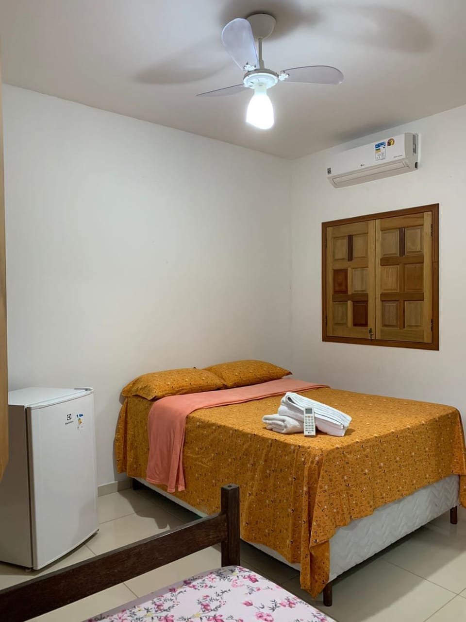 Bed, Photo of the whole room, Bedroom, fireplace, oven, towels, air conditioner