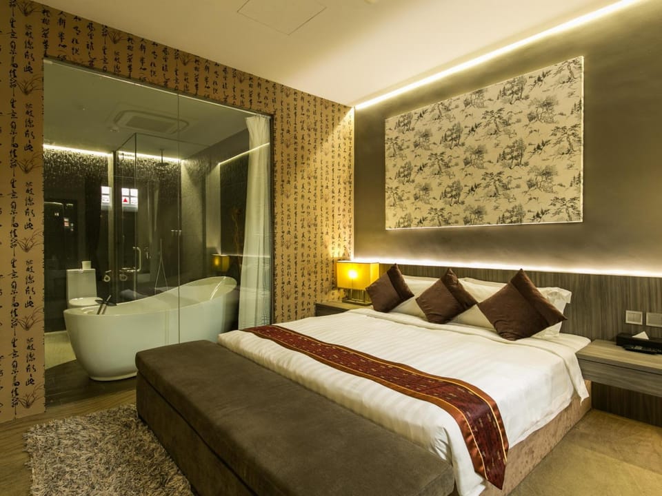 Bed, Photo of the whole room, Bedroom