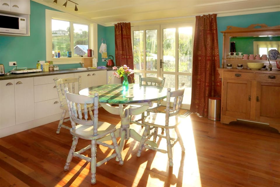 Coffee/tea facilities, Dining area