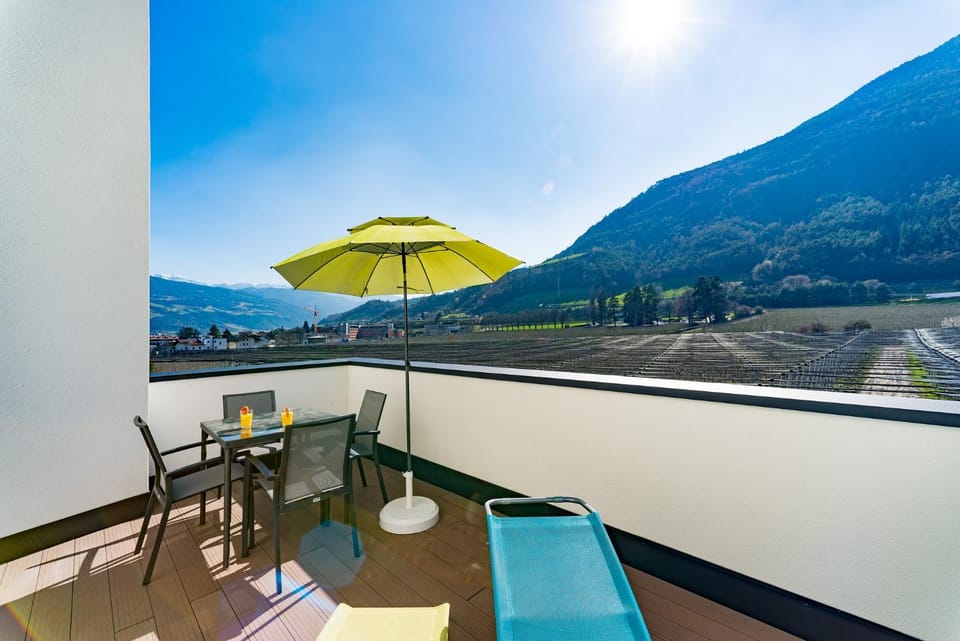 Balcony/Terrace, Mountain view