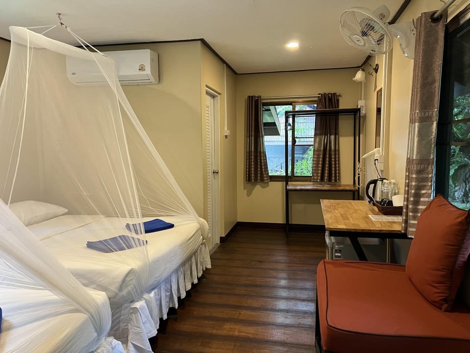 Bed, Photo of the whole room, air conditioner