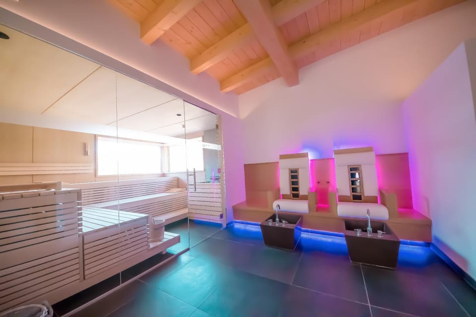 Sauna, Spa and wellness centre/facilities, Decorative detail