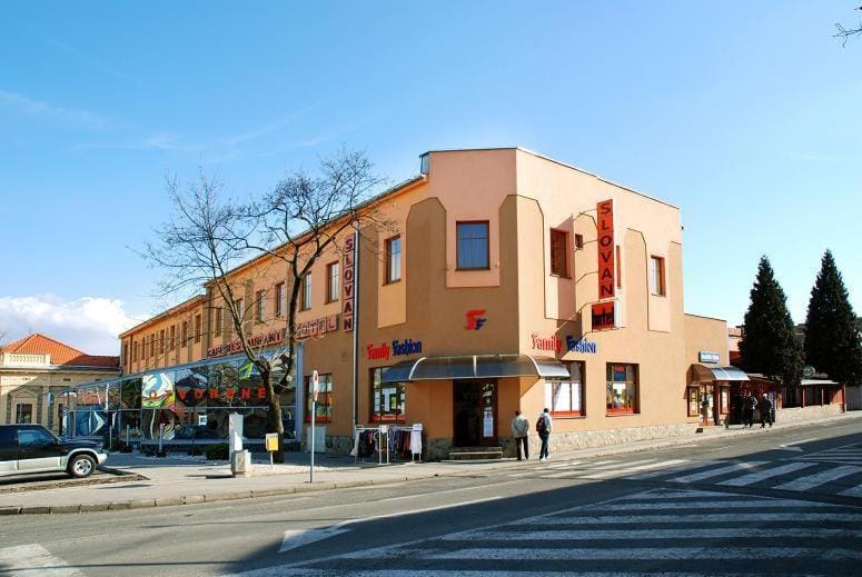 Facade/entrance