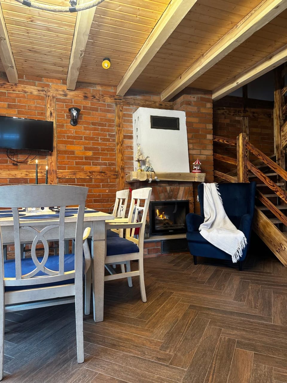 Communal lounge/ TV room, TV and multimedia, Living room, Seating area, Dining area, Evening entertainment