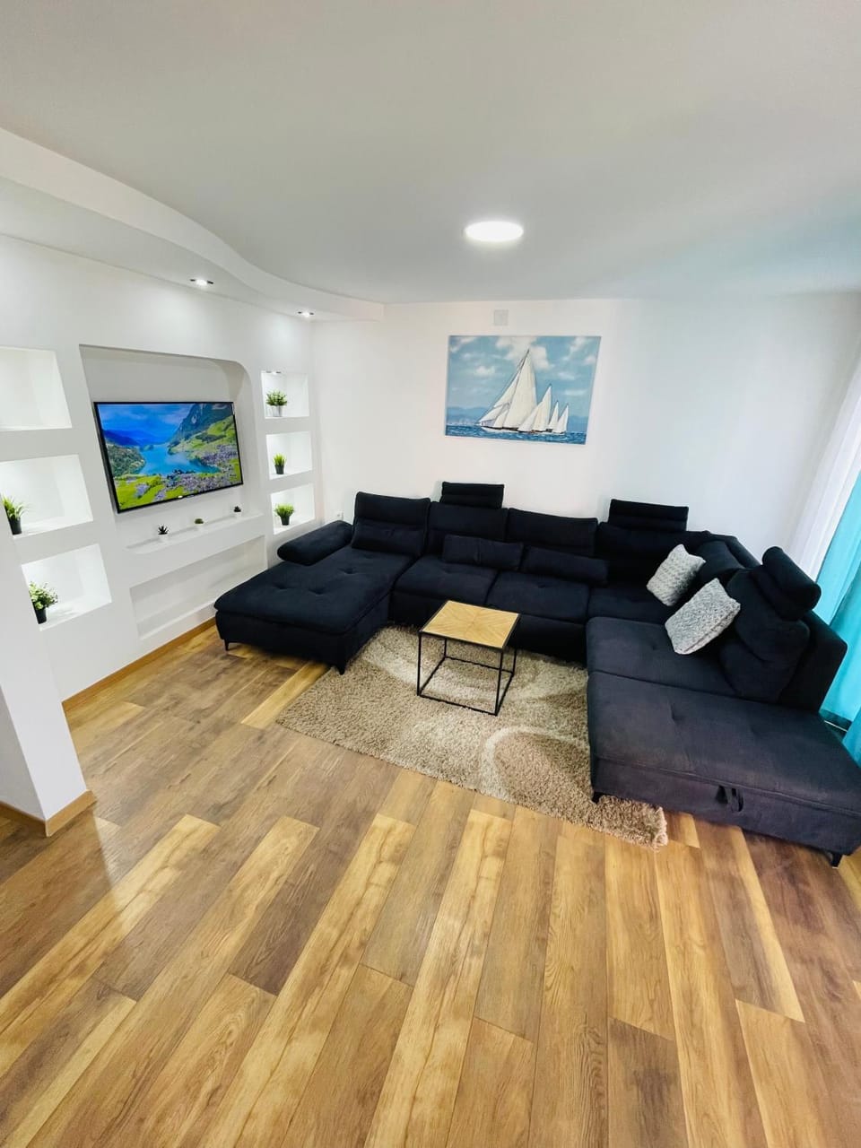 Communal lounge/ TV room, TV and multimedia, Living room, Seating area, Evening entertainment