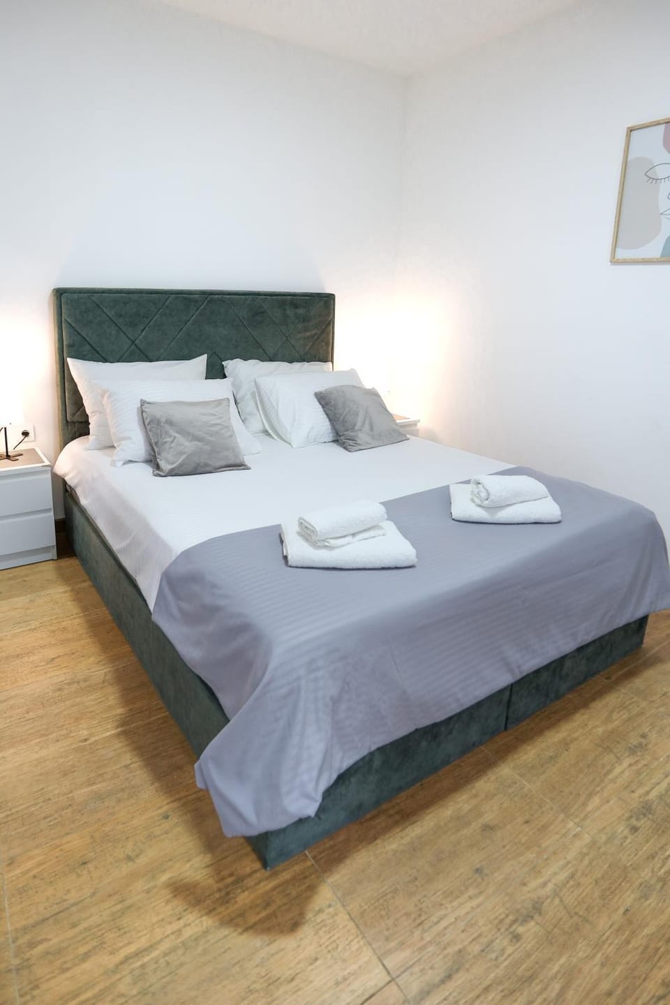 Bed, Photo of the whole room, Bedroom, towels