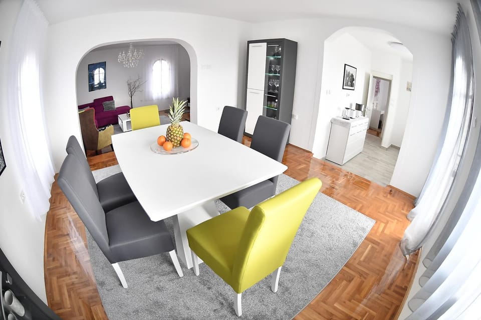 Seating area, Dining area