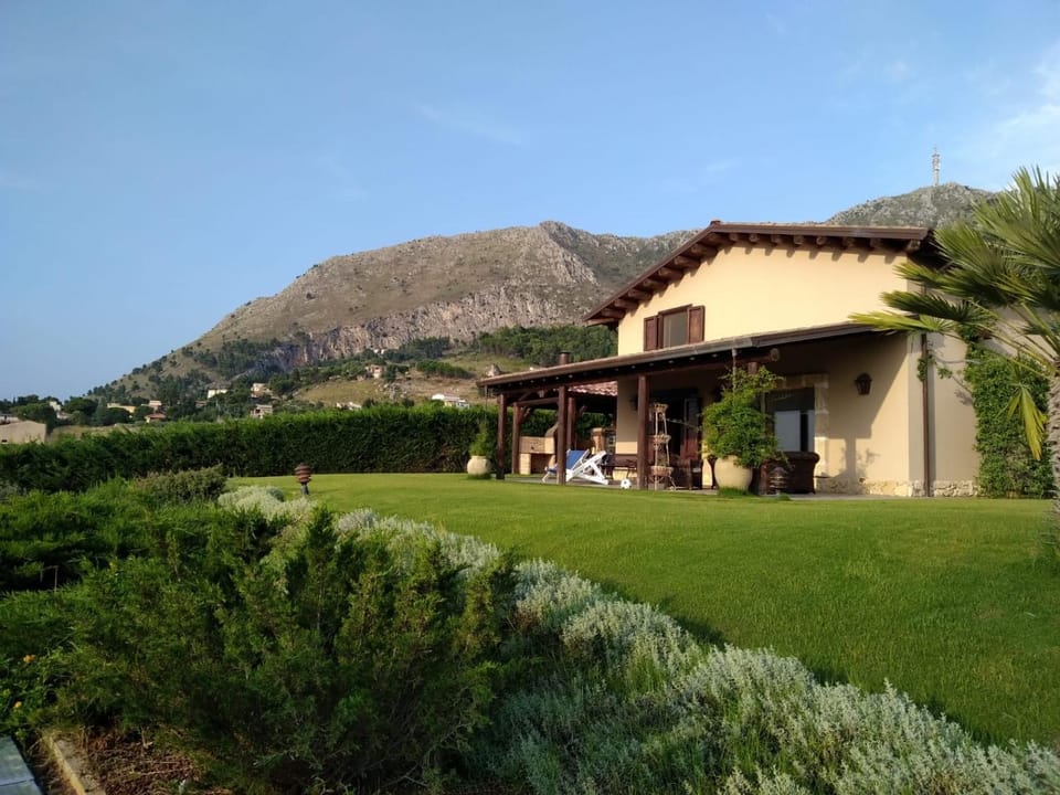 Ziba Villa Siciliana con piscina e vista panoramica sul mare Villa in Sicily