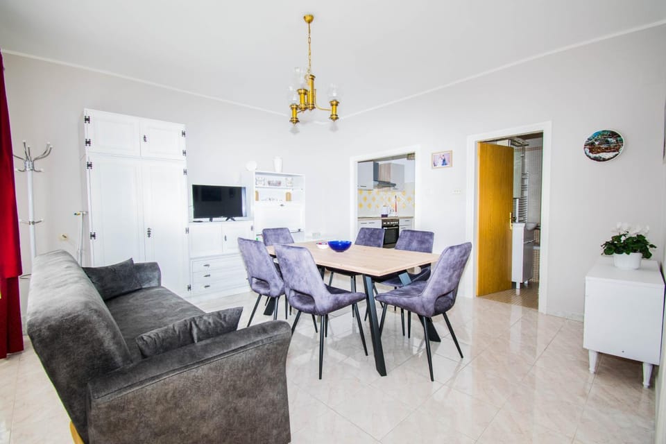 TV and multimedia, Living room, Dining area