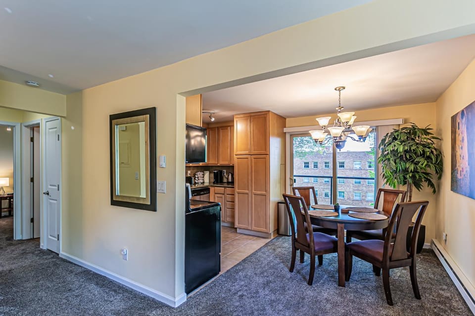 Water View, Best Area, 2 Bedrooms, WD, Jacuzzi Bath, New Carpet, Balcony, View, 825sf Apartment in Tacoma