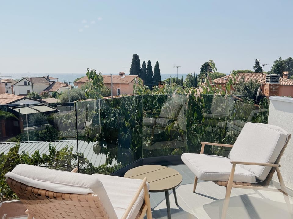 View (from property/room), Balcony/Terrace, Seating area