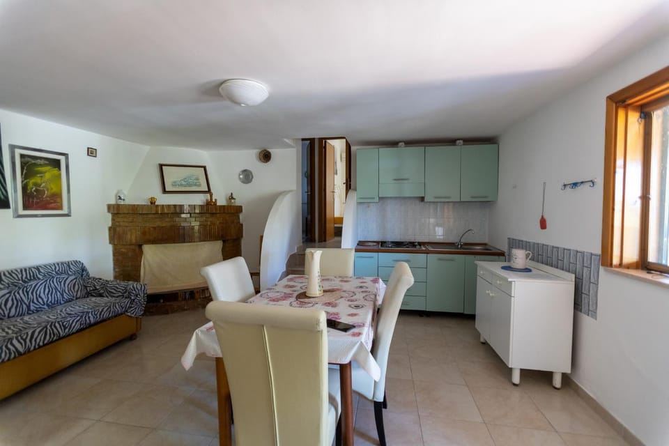 Living room, Dining area, stove