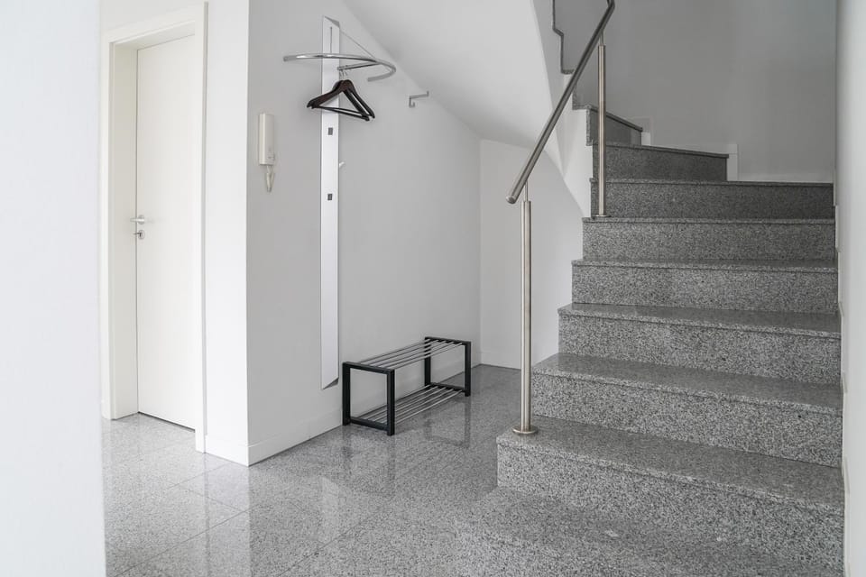 Modernes Stadthaus 100qm Parkplatz Bad&Dusche Küche Apartment in Hanover