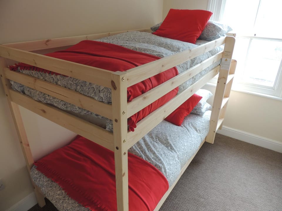 Bedroom, bunk bed