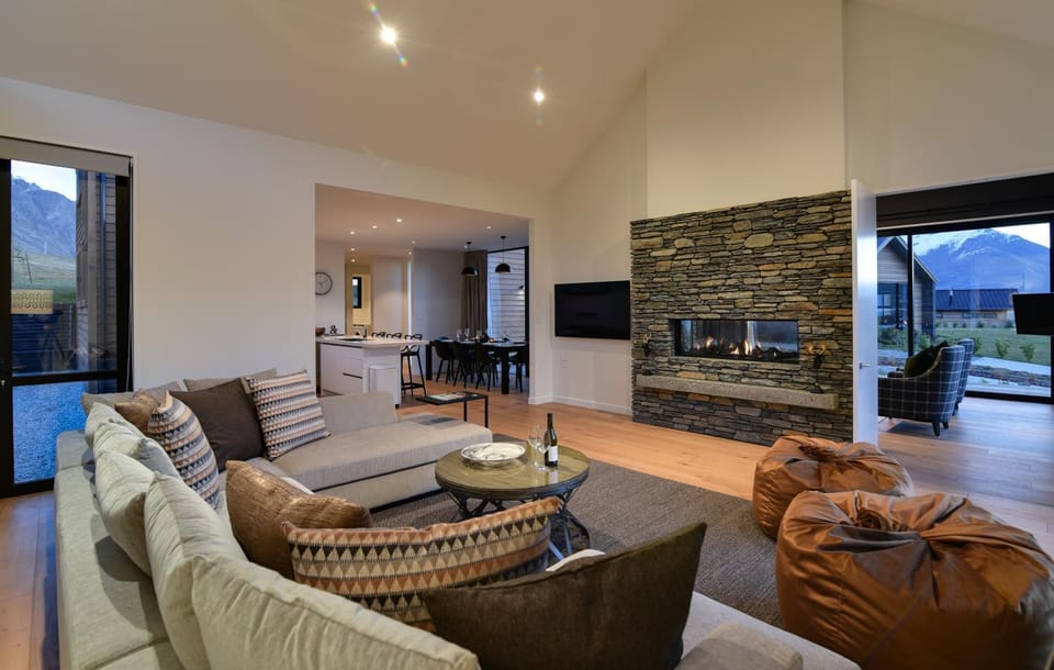 TV and multimedia, Kitchen or kitchenette, Living room, Seating area, fireplace, air conditioner