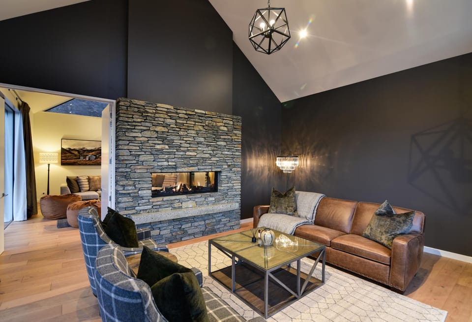 TV and multimedia, Living room, Seating area, fireplace