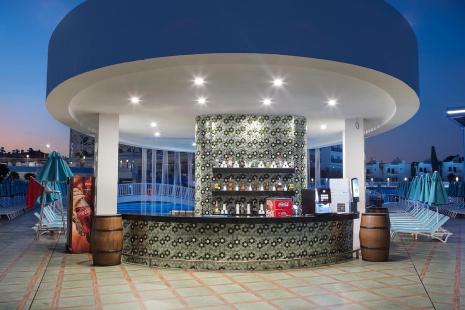 Lounge or bar, Lounge or bar