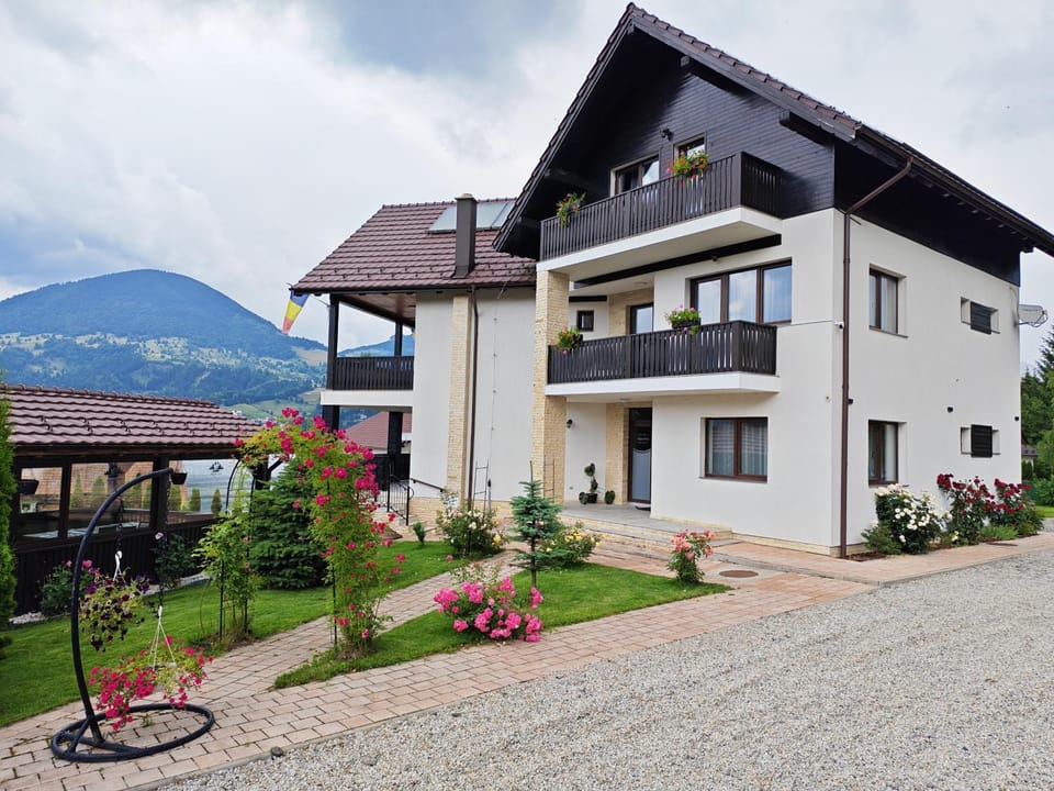 Aqualina Colibita - pe malul lacului Bed and Breakfast in Romania