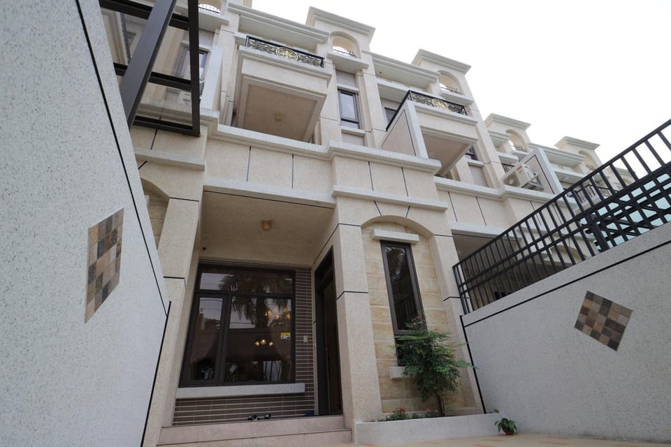 Property building, Facade/entrance
