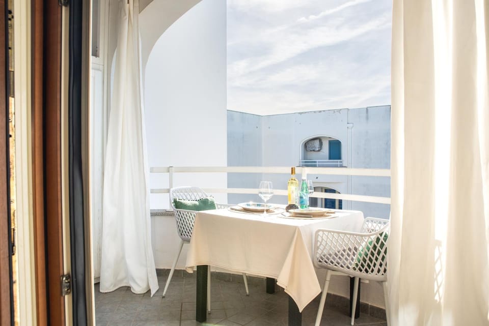 View (from property/room), Balcony/Terrace, Living room, Seating area, Dining area