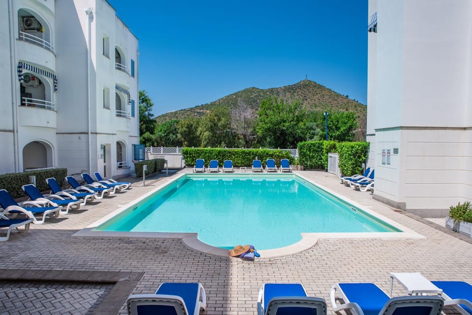 Property building, Summer, Swimming pool, Seasons, Inner courtyard view, sunbed, sunbed