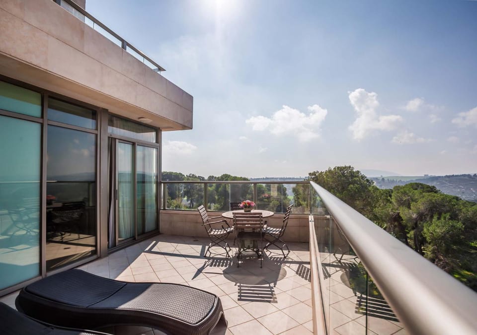 Patio, Day, Natural landscape, View (from property/room), Balcony/Terrace, Living room, Seating area, Dining area, Mountain view, Pool view, Sea view, sunbed