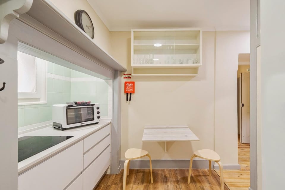 Kitchen or kitchenette, microwave, stove