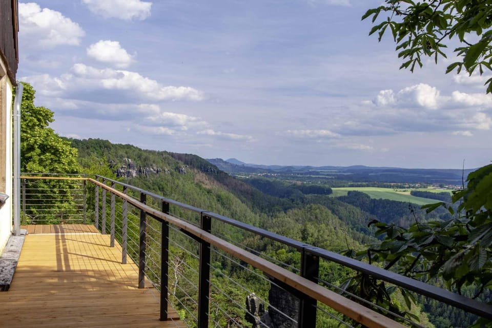 Balcony/Terrace, Mountain view