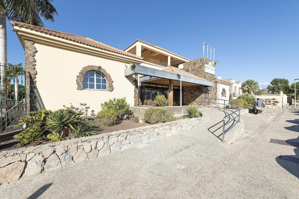 Property building, Day, Neighbourhood, Street view