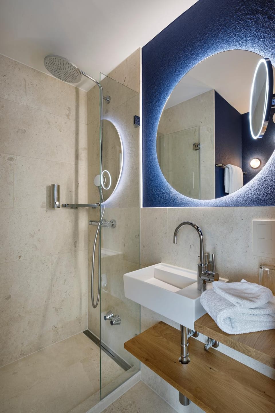 Shower, Toilet