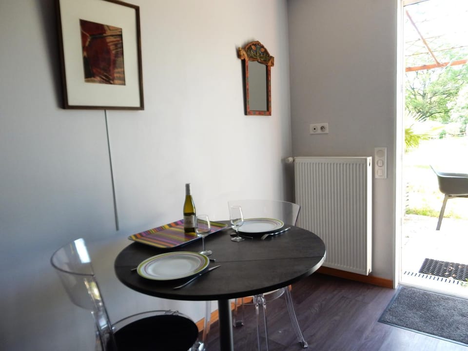 Decorative detail, Dining area, Meals