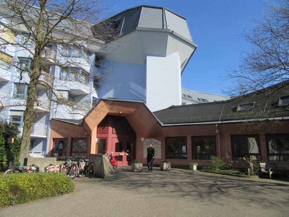 Facade/entrance