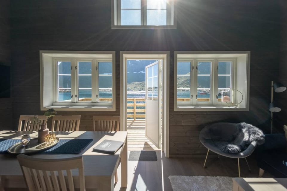 View (from property/room), Living room, Seating area, Dining area