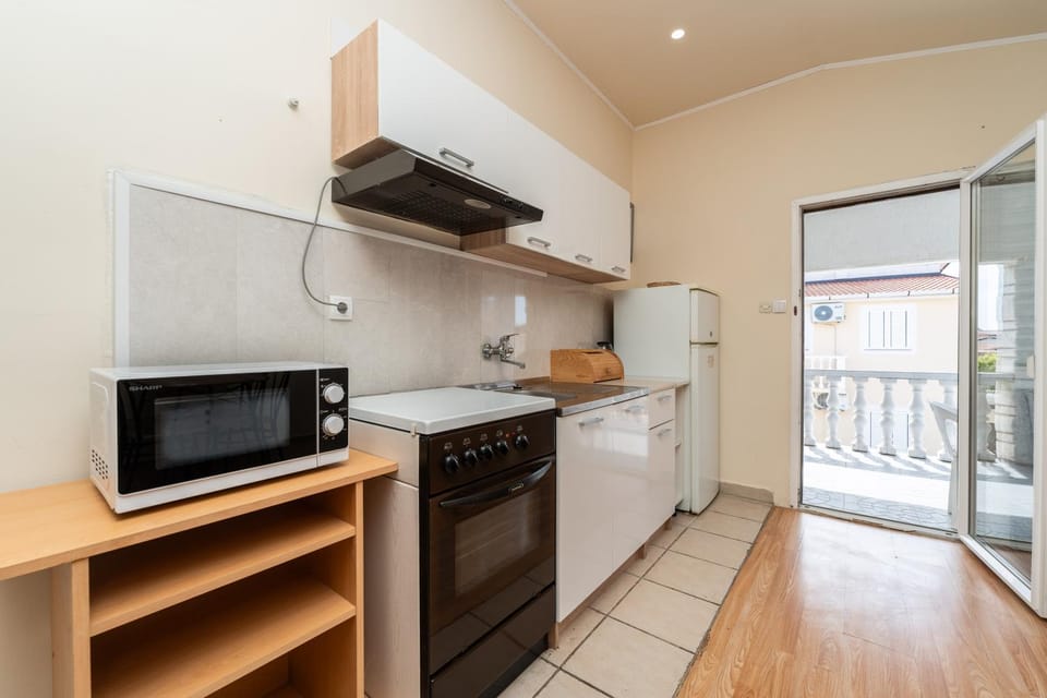 Kitchen or kitchenette, Dining area, pet friendly