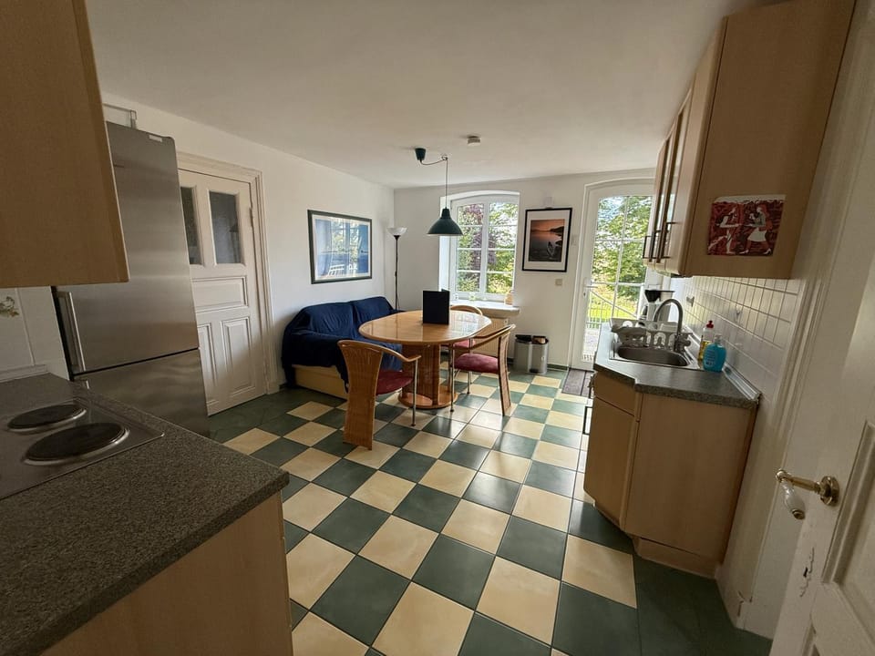 Dining area, kitchen