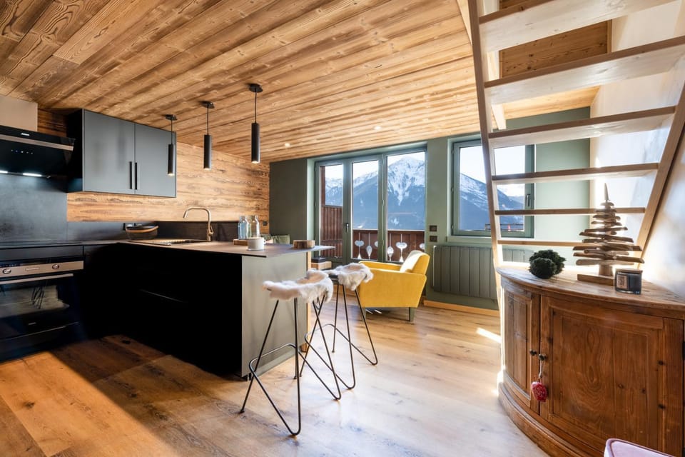 View (from property/room), Kitchen or kitchenette, Dining area, Mountain view, kitchen