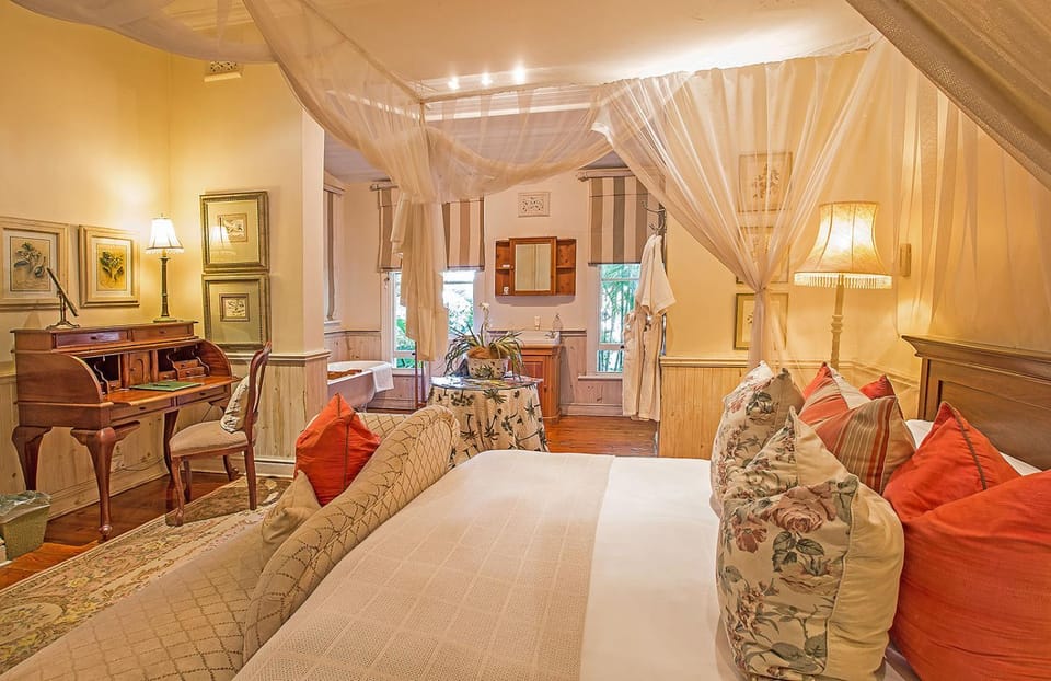 Bed, Bathroom, Photo of the whole room, Bedroom, Bath