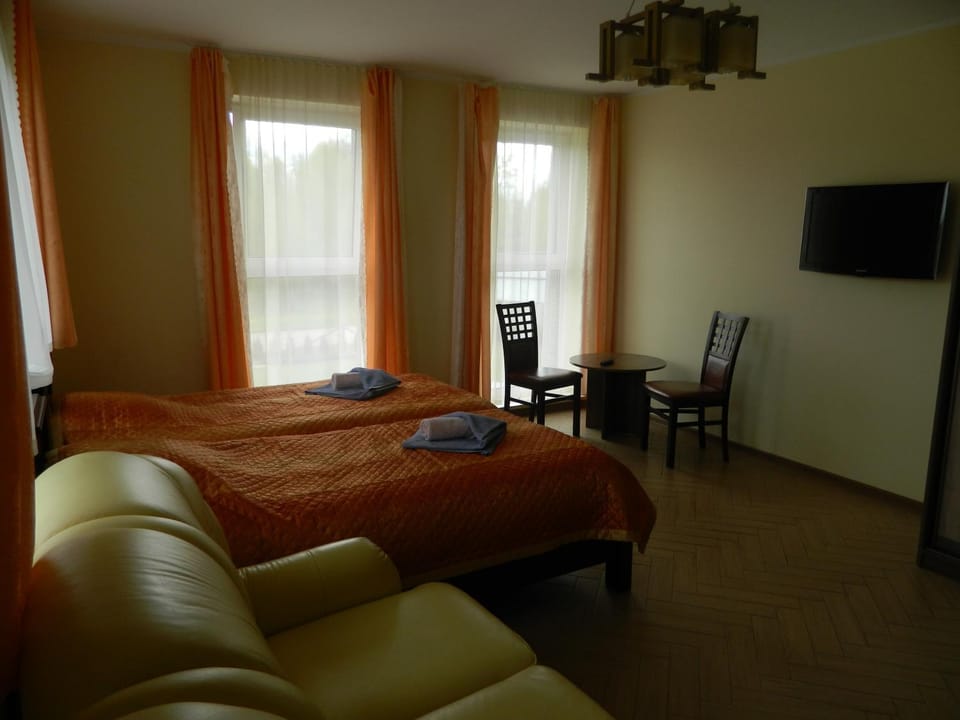 Day, Photo of the whole room
