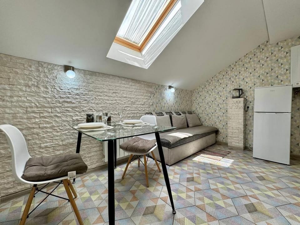 ApartPoltava Ексклюзивна МАНСАРДА з виходом на дах, НОВОБУДОВА, LED ДЗЕРКАЛО Корпусний парк Apartment in Ukraine