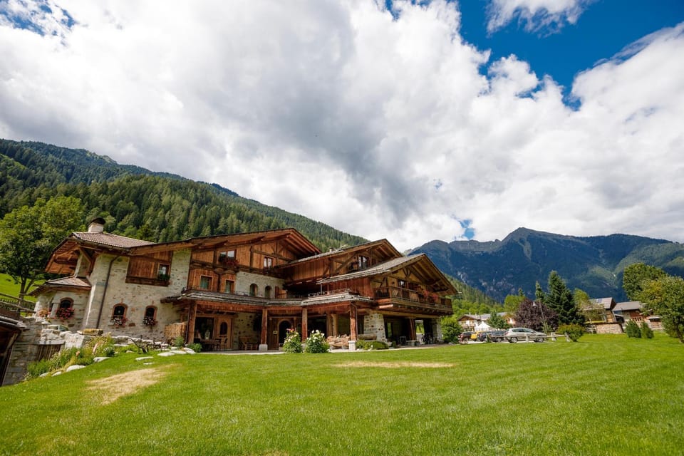 Property building, Spring, Day, Natural landscape, Mountain view